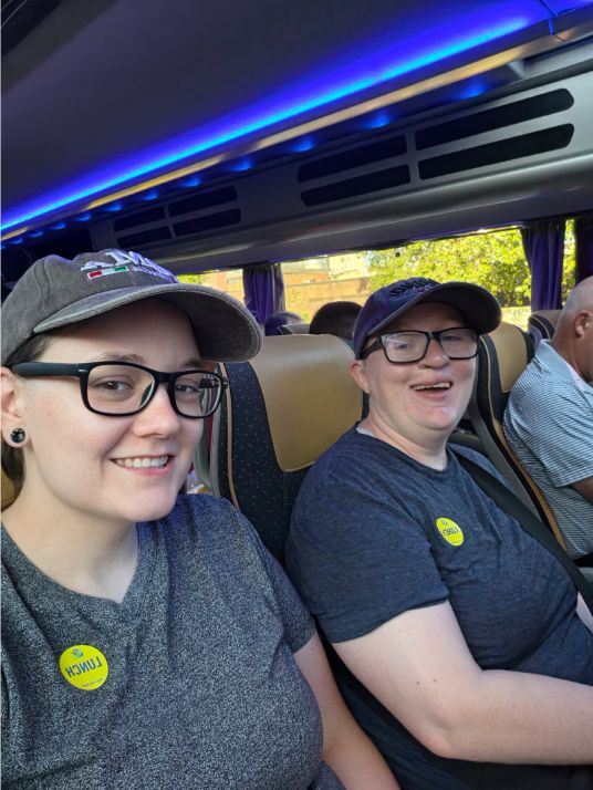 Shiloh and Jordyn on the Tuscany tour bus