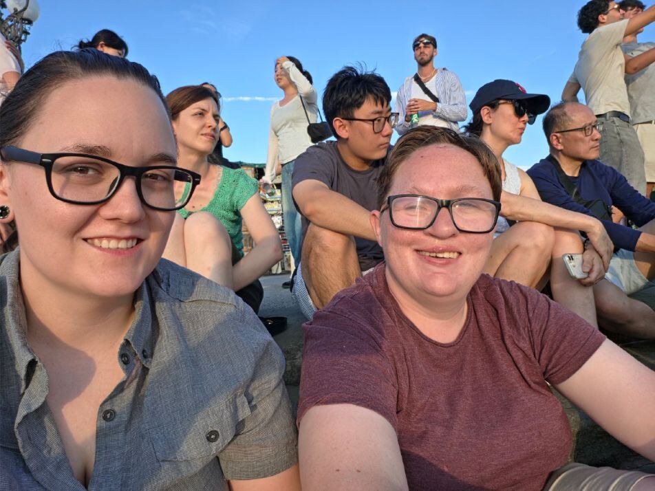 Shiloh and Jordyn among the crowd at Piazzale Michelangelo