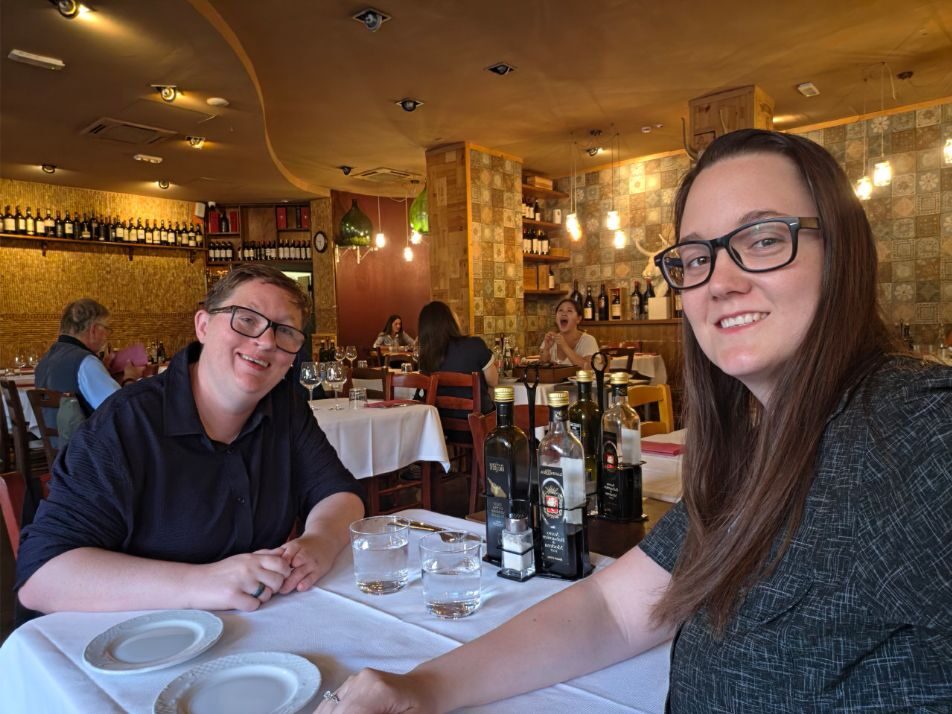 Shiloh and Jordyn at dinner in Florence