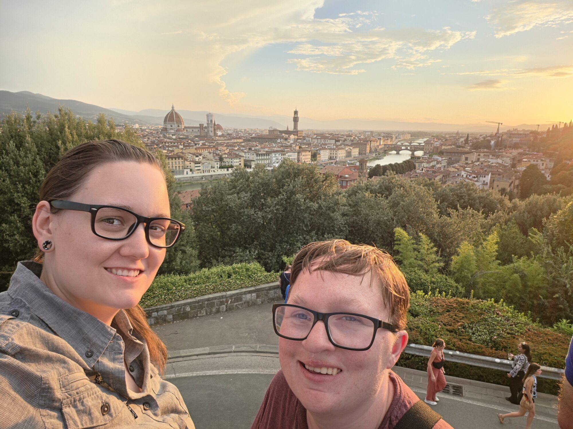 Shiloh and Jordyn among the crowd at Piazzale Michelangelo